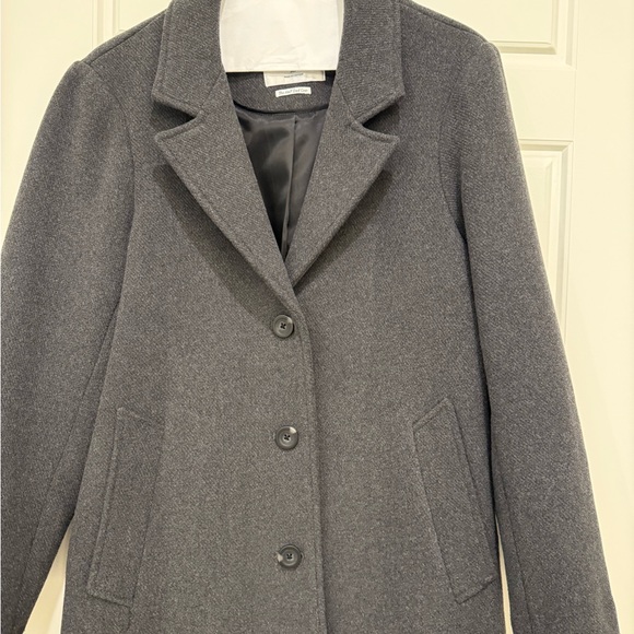 Abercrombie and Fitch Dad Coat - Picture 2 of 4